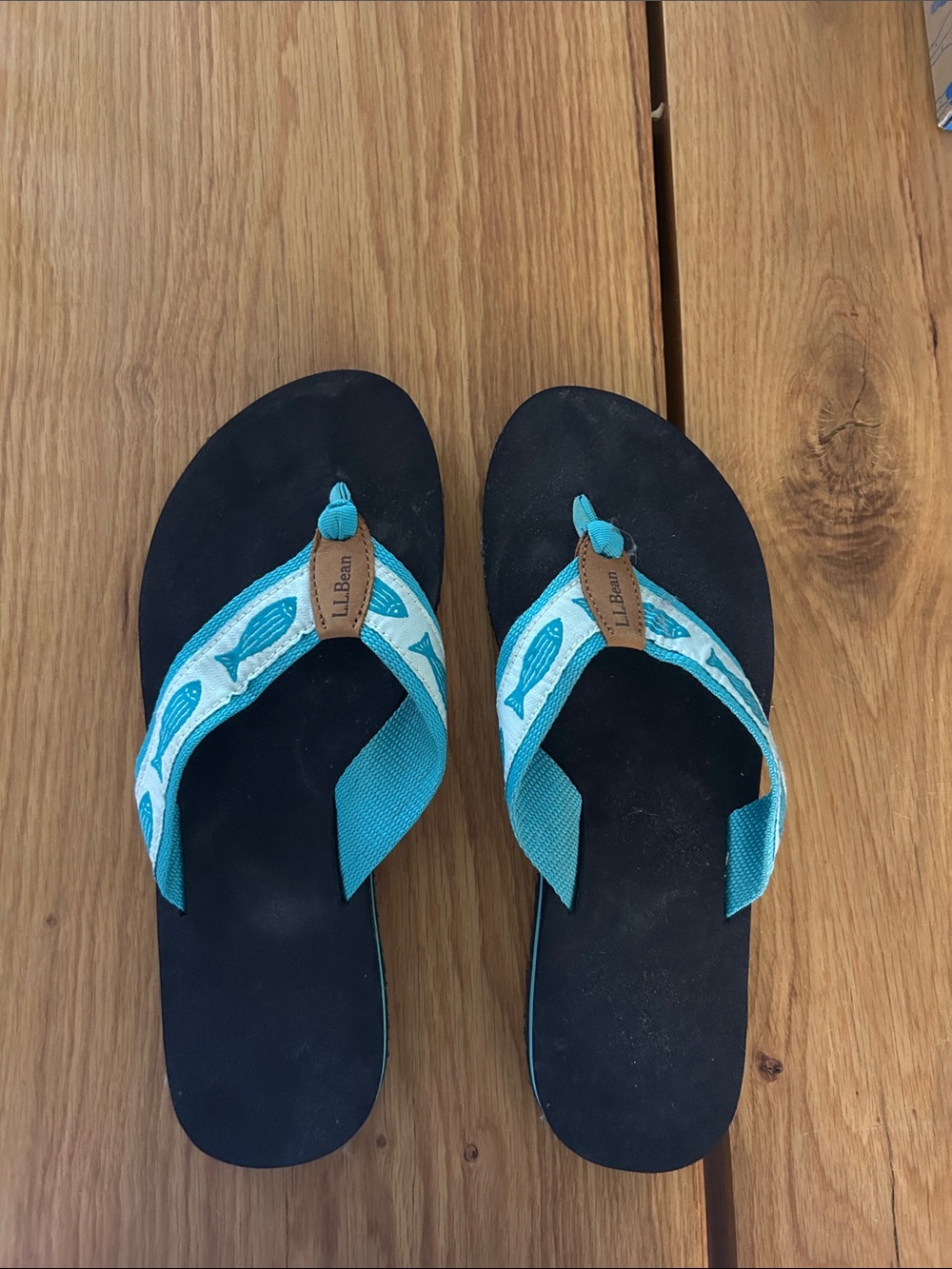 L.L. Bean Teal Fish-Pattern Women’s Flip Flop Sandals